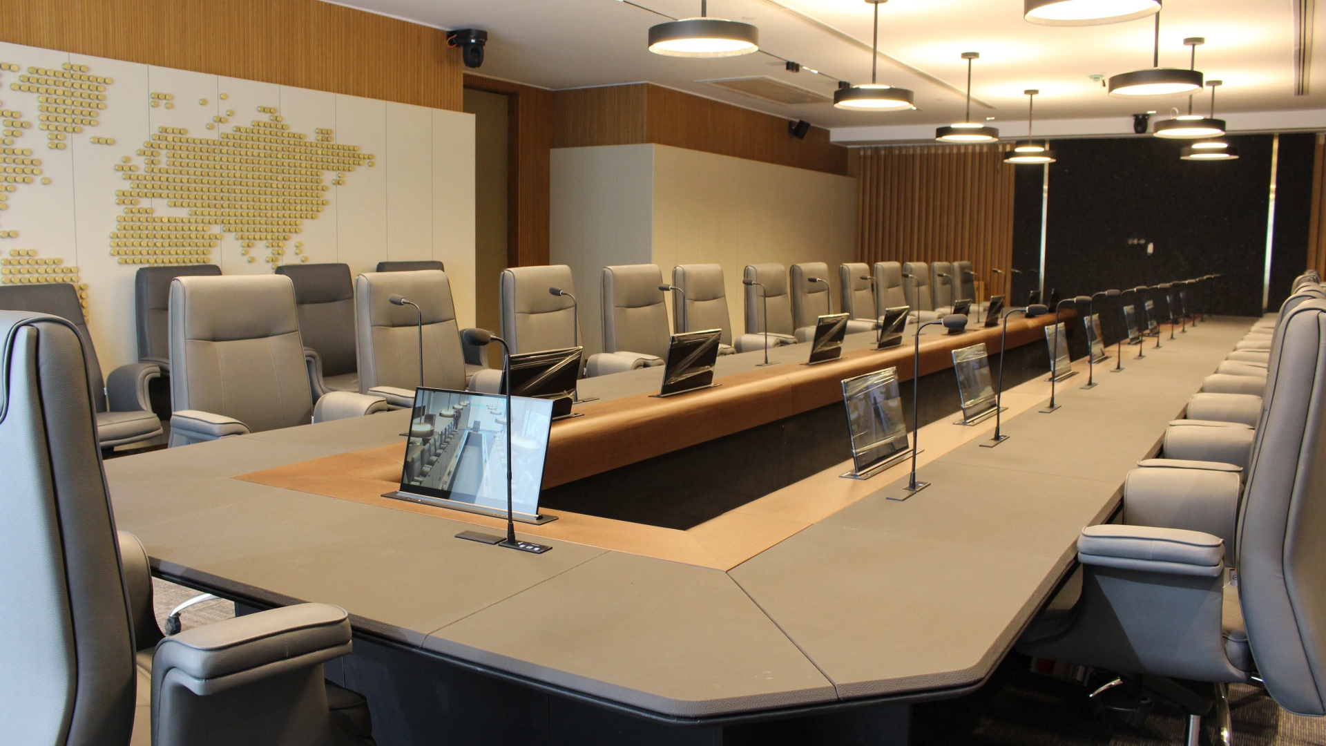 VISSONIC Ultra-thin HD Lifting Screen and Advanced Conference Equipment Elevate Oil Company Office